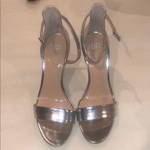 Sz 7 BP Luminate silver open toe dress shoe sandal